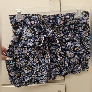 Forever 21 nice floral summer shorts sz Med